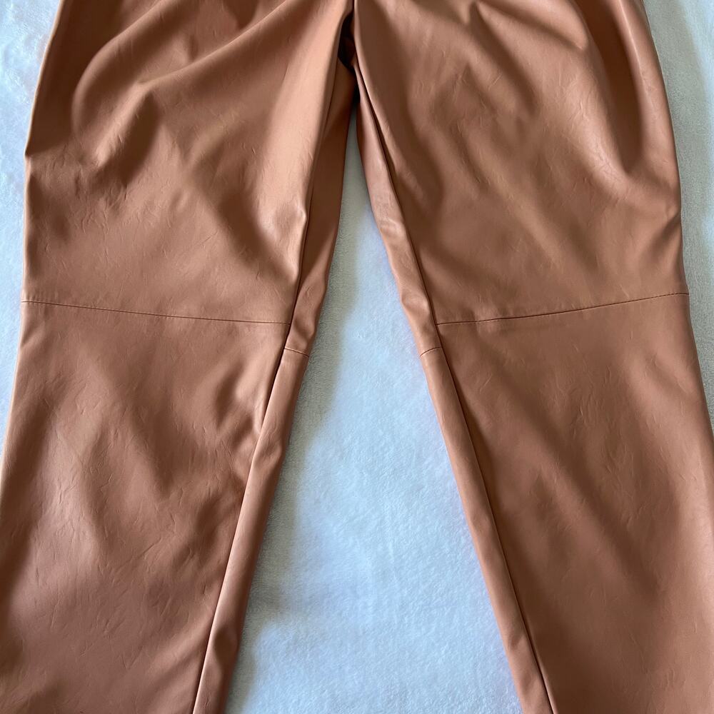 Blank NYC Chelsea High Rise Faux Leather Pleated Tapered Ankle Pants Size 32 - Picture 11 of 15